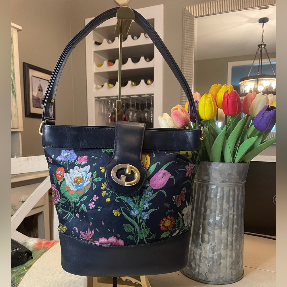 Authenticated Vintage Gucci Navy Floral Shoulder Bag